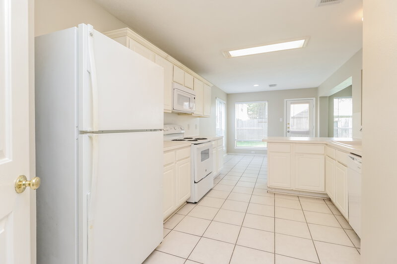 2,200/Mo, 5231 Timber Quail Dr Humble, TX 77346 Kitchen View