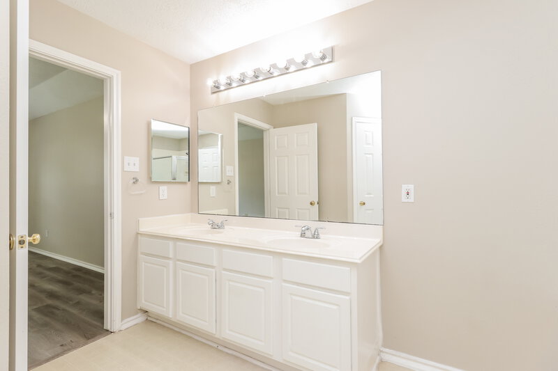 2,200/Mo, 5231 Timber Quail Dr Humble, TX 77346 Main Bathroom View 2