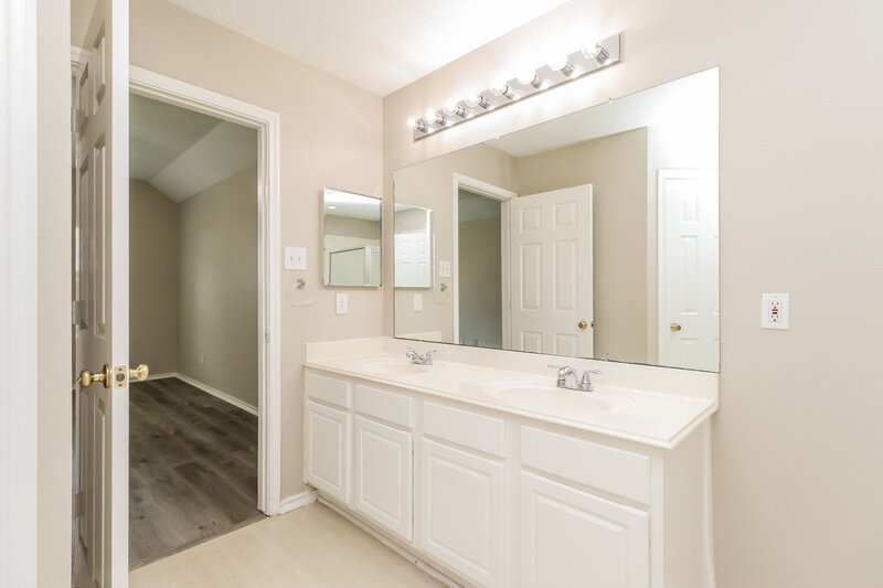 2,200/Mo, 5231 Timber Quail Dr Humble, TX 77346 Main Bathroom View 3