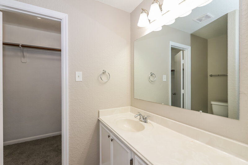 2,020/Mo, 13214 Montclair Point Ct Houston, TX 77047 Main Bathroom View