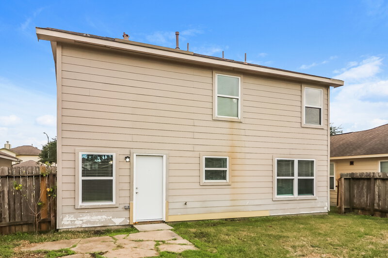 2,020/Mo, 13214 Montclair Point Ct Houston, TX 77047 Rear View 2