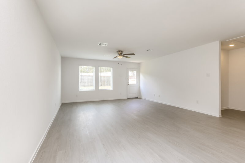 1,645/Mo, 464 Shoreview Dr Conroe, TX 77303 Living Room View 2