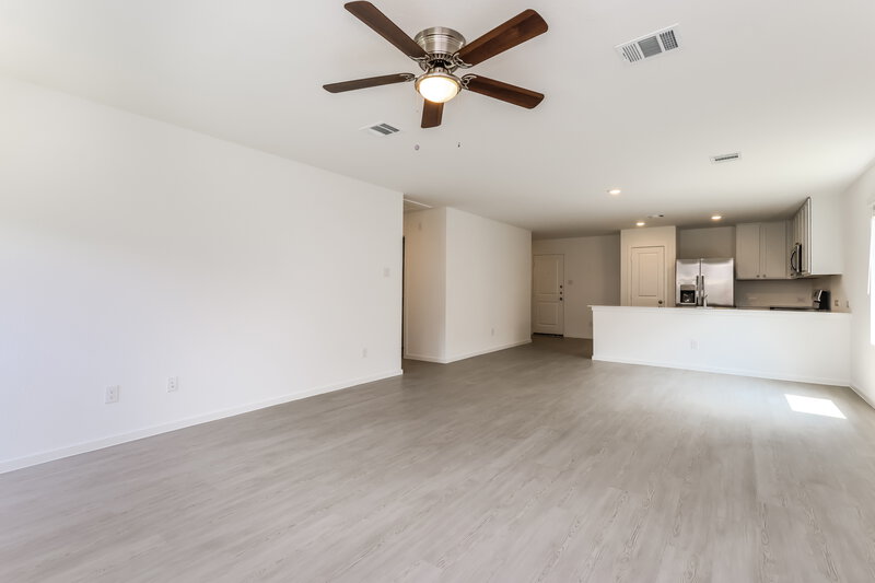 1,645/Mo, 464 Shoreview Dr Conroe, TX 77303 Living Room View 3