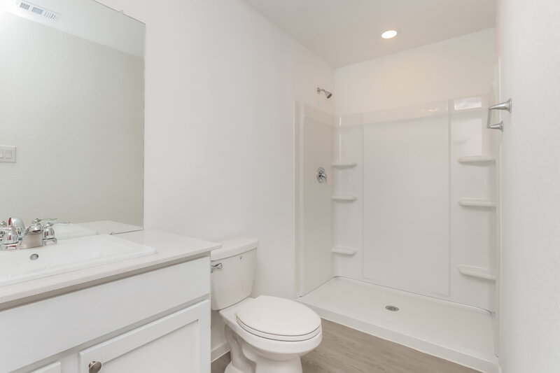 1,645/Mo, 464 Shoreview Dr Conroe, TX 77303 Main Bathroom View