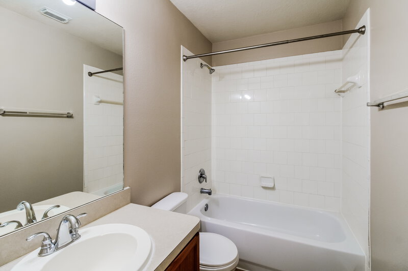 3,080/Mo, 18311 Valiant Brook Ct Humble, TX 77346 Bathroom View