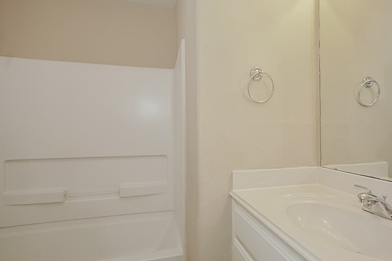 1,875/Mo, 7215 Shining Mist Ln Richmond, TX 77469 Master Bathroom View 2