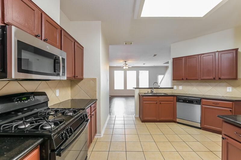 2,220/Mo, 12226 Carriage Oak Cir Humble, TX 77346 Kitchen View 2