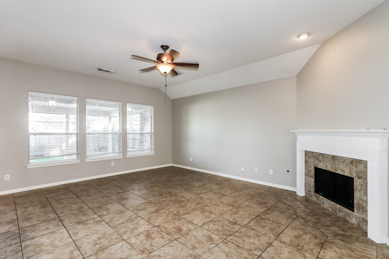 2,515/Mo, 805 Hallmark Oak St Seabrook, TX 77586 Living Room View