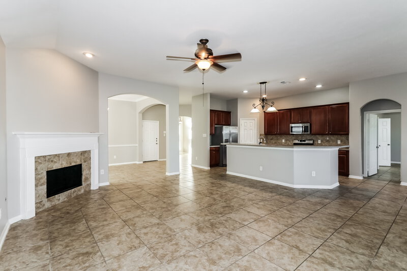 2,515/Mo, 805 Hallmark Oak St Seabrook, TX 77586 Living Room View 2