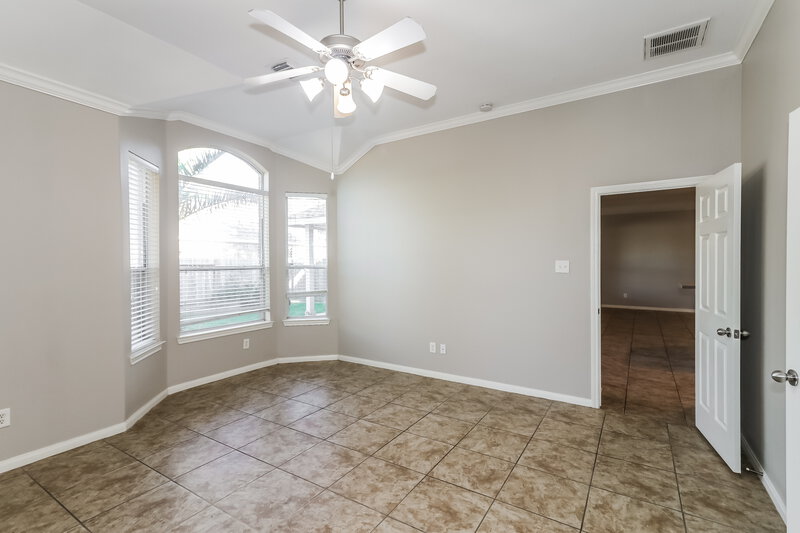 2,515/Mo, 805 Hallmark Oak St Seabrook, TX 77586 Main Bedroom View 2