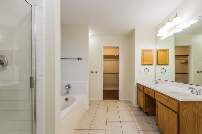 1,925/Mo, 2715 Fox View Cir Spring, TX 77386 Main Bathroom View