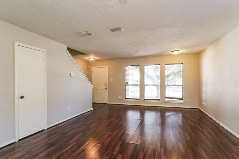 2,920/Mo, 12614 Pine Bush Dr Houston, TX 77070 Living Room View