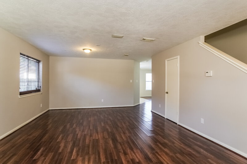 2,920/Mo, 12614 Pine Bush Dr Houston, TX 77070 Living Room View 2