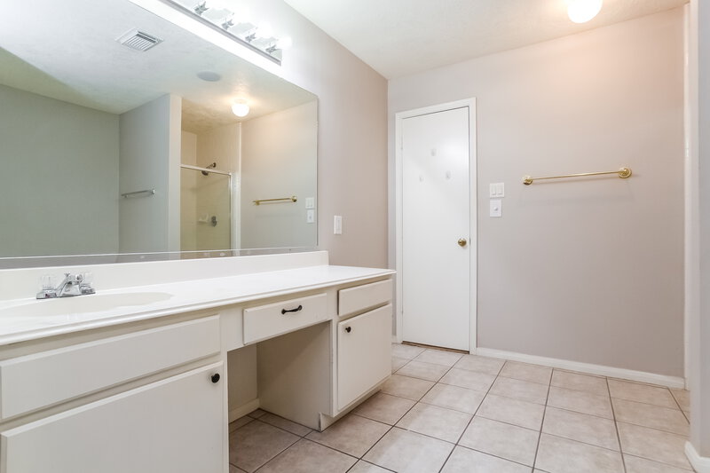 2,920/Mo, 12614 Pine Bush Dr Houston, TX 77070 Main Bathroom View