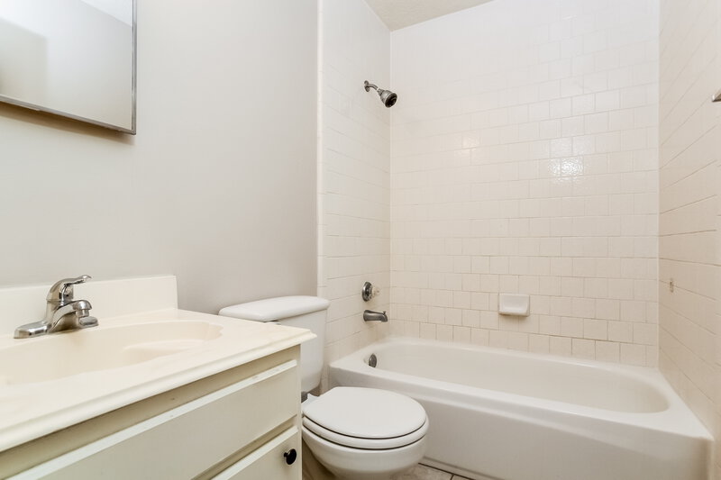2,920/Mo, 12614 Pine Bush Dr Houston, TX 77070 Bathroom View