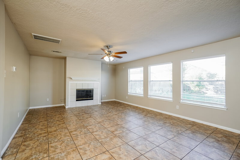 1,995/Mo, 17618 Coventry Oaks Dr Houston, TX 77084 Living Room View