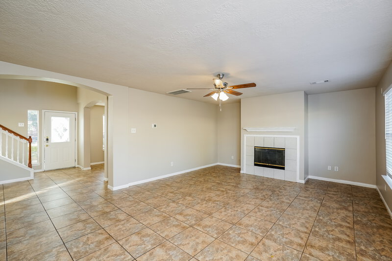 1,995/Mo, 17618 Coventry Oaks Dr Houston, TX 77084 Living Room View 2