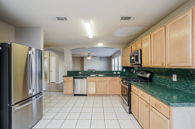 1,995/Mo, 17618 Coventry Oaks Dr Houston, TX 77084 Kitchen View