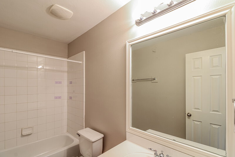 2,260/Mo, 14210 Noahs Landing Ln Houston, TX 77047 Bathroom View