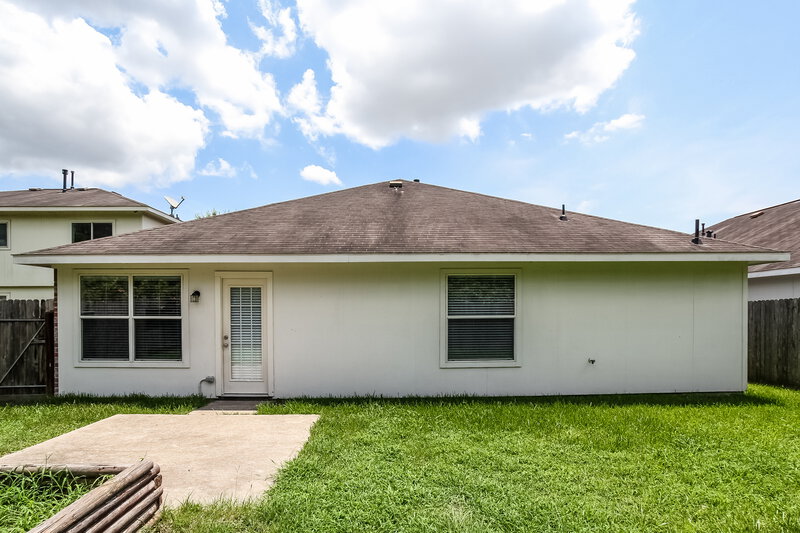 2,195/Mo, 18439 Atascocita Meadows Dr Humble, TX 77346 Rear View