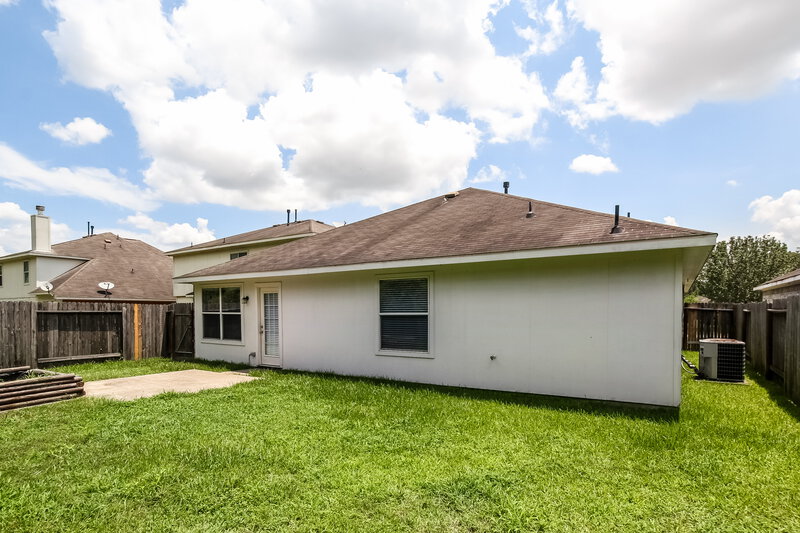 2,195/Mo, 18439 Atascocita Meadows Dr Humble, TX 77346 Rear View 2
