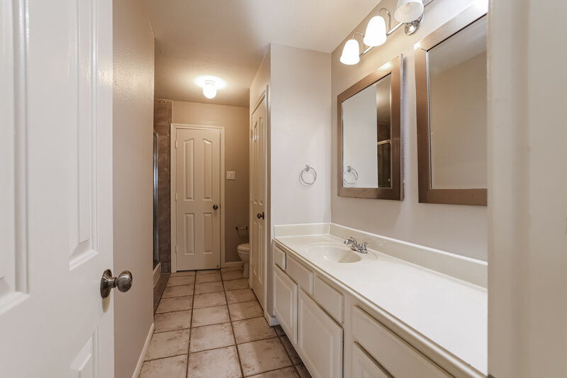 1,720/Mo, 22926 Sugar Bear Dr Spring, TX 77389 Main Bathroom View