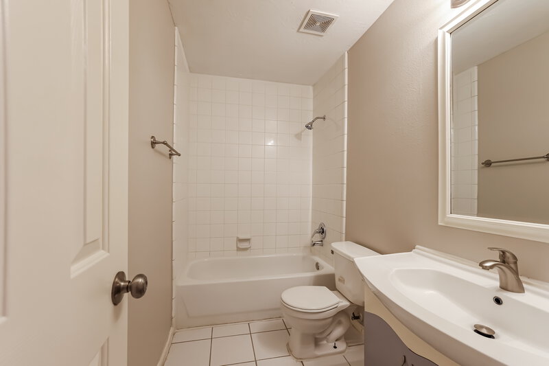1,720/Mo, 22926 Sugar Bear Dr Spring, TX 77389 Bathroom View