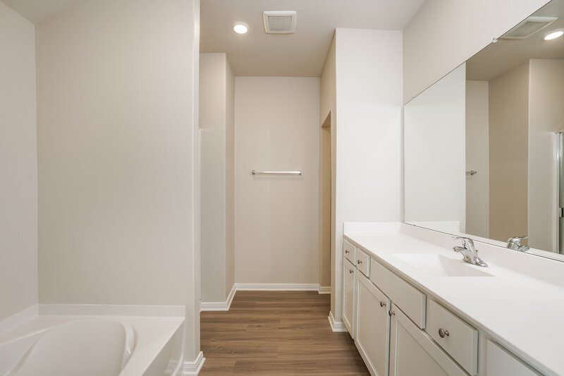 2,090/Mo, 412 Cordova Cliff Dr Katy, TX 77493 Main Bathroom View