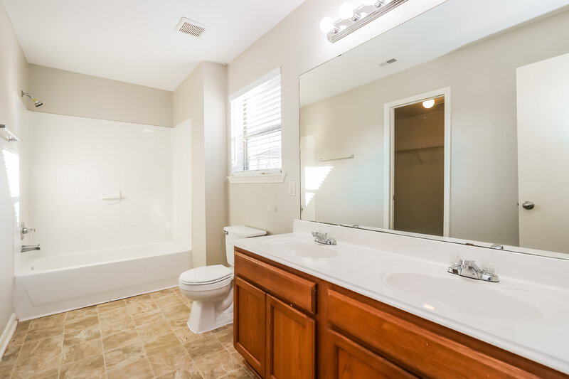 1,685/Mo, 20718 Cypress Crescent Ln Cypress, TX 77433 Main Bathroom View