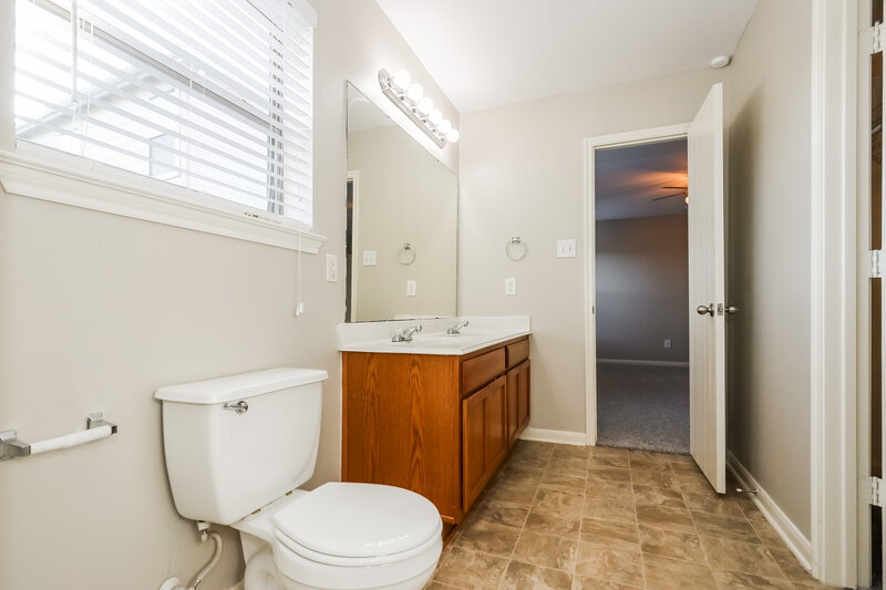 1,685/Mo, 20718 Cypress Crescent Ln Cypress, TX 77433 Main Bathroom View 2