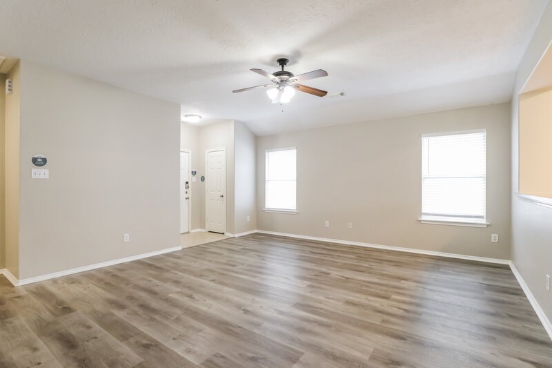 1,840/Mo, 8707 Farm Ridge Ln Humble, TX 77338 Living Room View 2