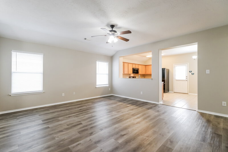 1,840/Mo, 8707 Farm Ridge Ln Humble, TX 77338 Living Room View 3