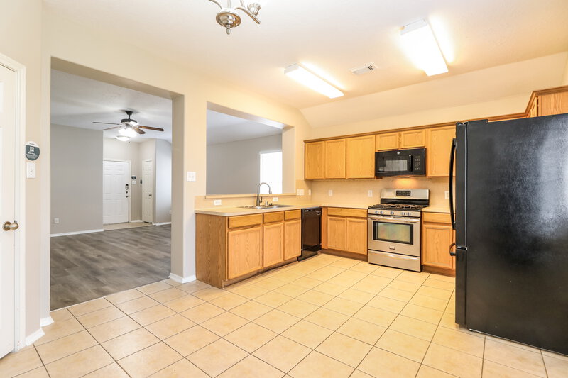 1,840/Mo, 8707 Farm Ridge Ln Humble, TX 77338 Kitchen View 3