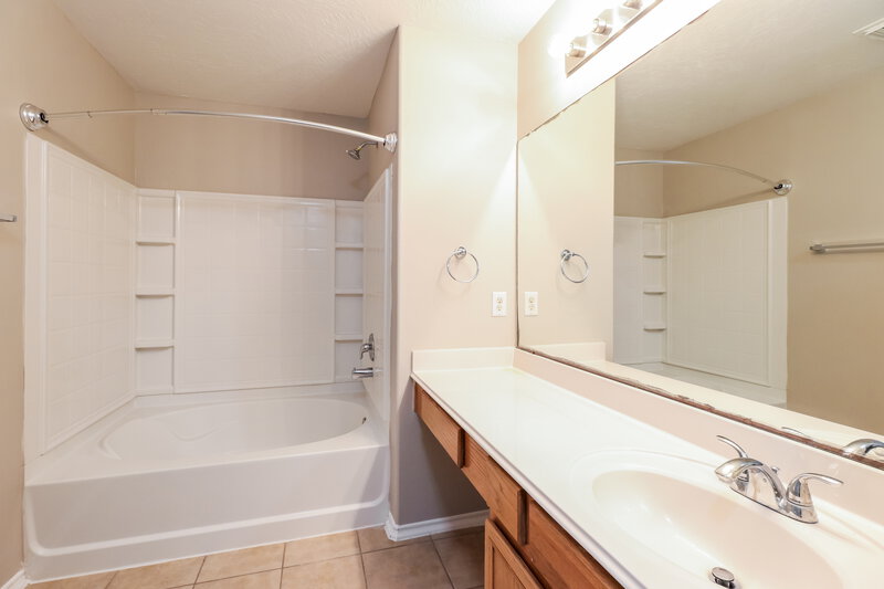 1,840/Mo, 8707 Farm Ridge Ln Humble, TX 77338 Main Bathroom View 2