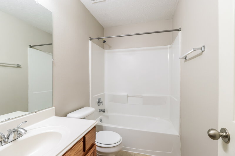 1,840/Mo, 8707 Farm Ridge Ln Humble, TX 77338 Bathroom View
