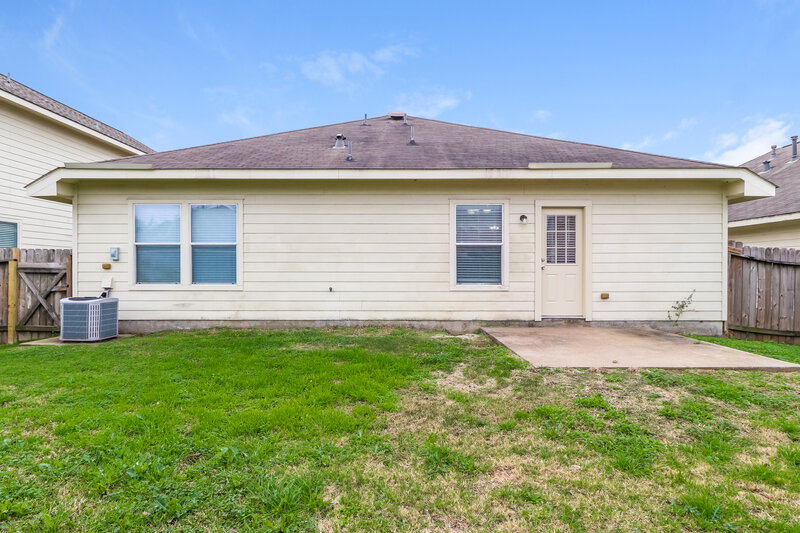 1,840/Mo, 8707 Farm Ridge Ln Humble, TX 77338 Rear View