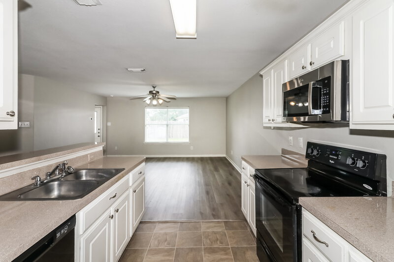 1,775/Mo, 6919 Garnet Trail Ln Richmond, TX 77469 Kitchen View 2