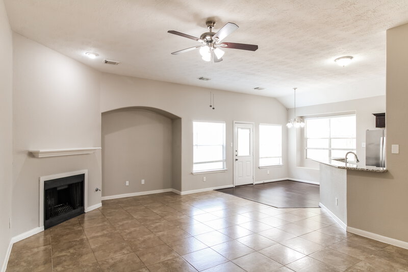 2,160/Mo, 25319 Laurel Green St Spring, TX 77373 Living Room View 2