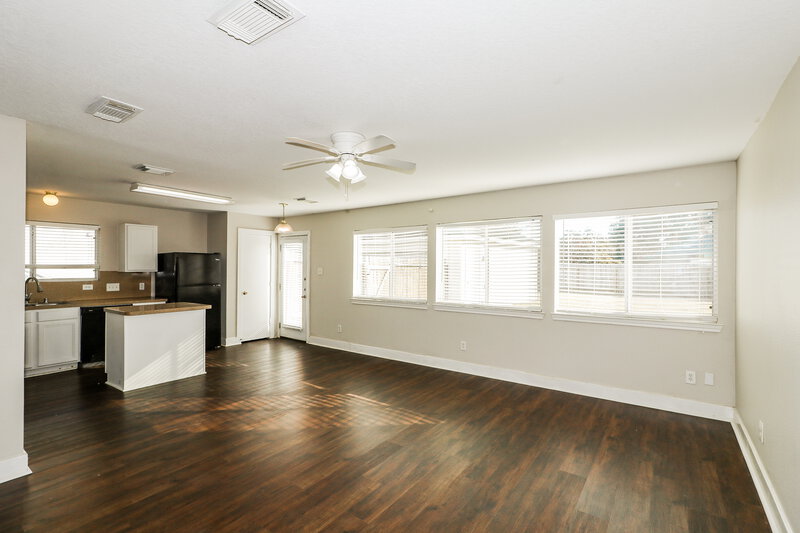 1,690/Mo, 19863 Hidden Shadow Ln Cypress, TX 77433 Living Room View