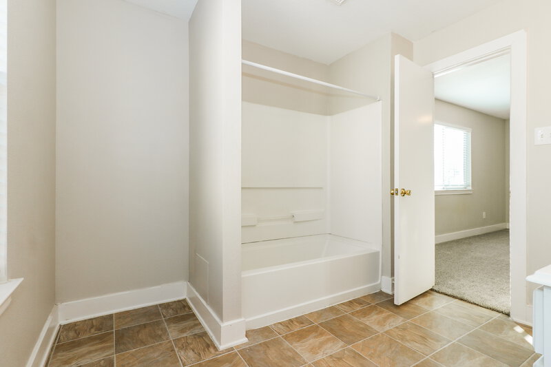 1,690/Mo, 19863 Hidden Shadow Ln Cypress, TX 77433 Main Bathroom View 2