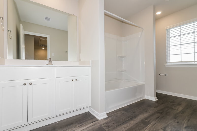 2,275/Mo, 441 Sunny Highlands Dr Katy, TX 77493 Bathroom View