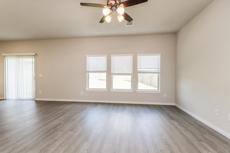 1,775/Mo, 540 Dalloway St Montgomery, TX 77316 Living Room View