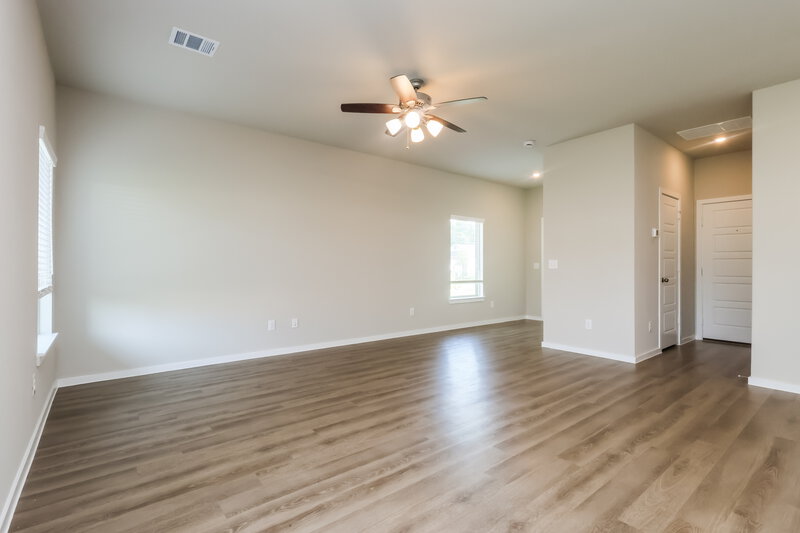 1,880/Mo, 530 Dalloway St Montgomery, TX 77316 Living Room View 2