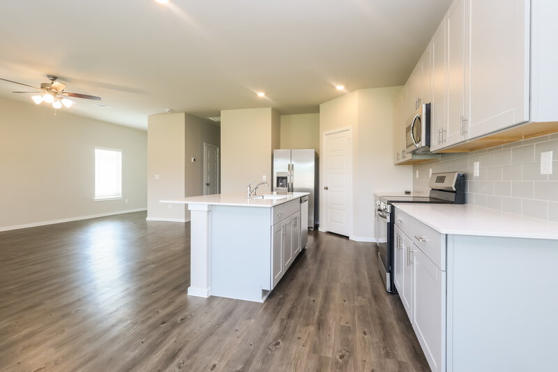 1,880/Mo, 530 Dalloway St Montgomery, TX 77316 Kitchen View 2