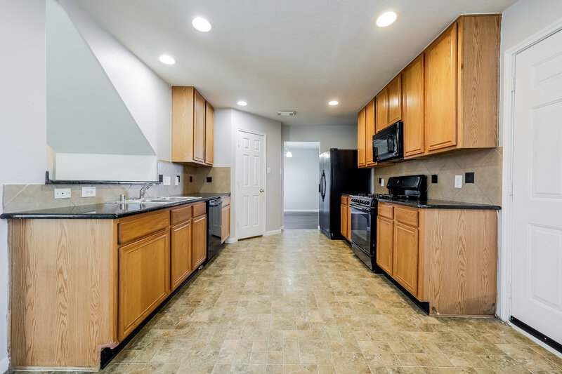 1,890/Mo, 25222 Barmby Dr Tomball, TX 77375 Kitchen View 2