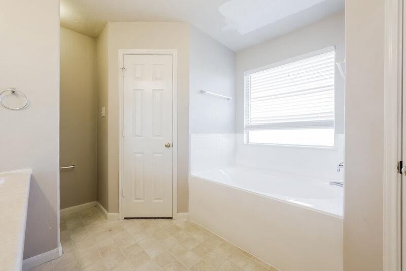 1,890/Mo, 25222 Barmby Dr Tomball, TX 77375 Main Bathroom View
