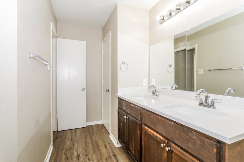 2,300/Mo, 11119 Wild Goose Dr Tomball, TX 77375 Bathroom View