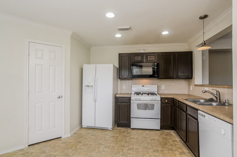 1,715/Mo, 22907 Twisting Maple Ct Spring, TX 77373 Kitchen View