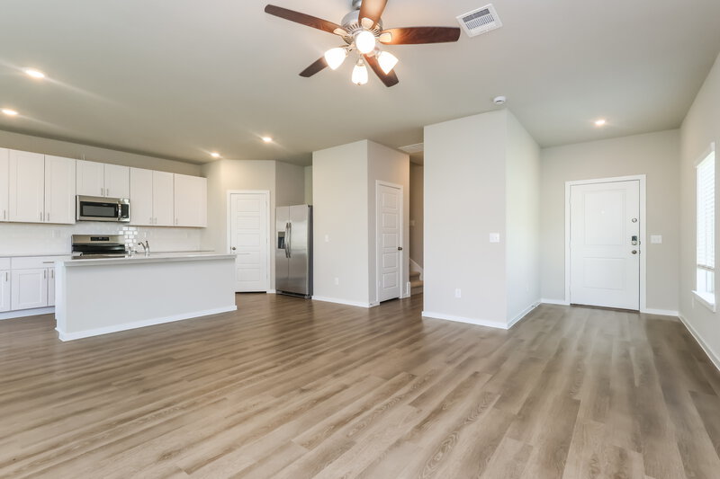 1,880/Mo, 624 Levine Ct Montgomery, TX 77316 Living Room View 2