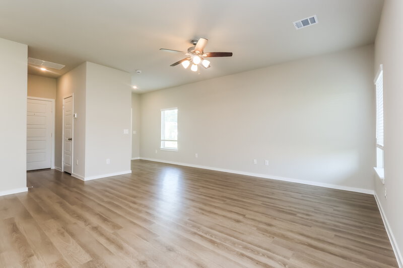 1,880/Mo, 624 Levine Ct Montgomery, TX 77316 Living Room View 3